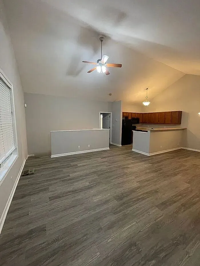 3 bed, 1480 sqft, $1,967 — Photo 3