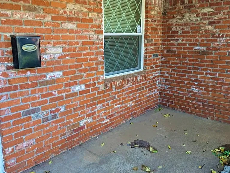 1813 Hardy Dr — Photo 10