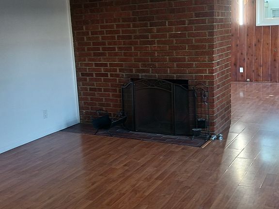 3rd image of 7339 Genesta Ave