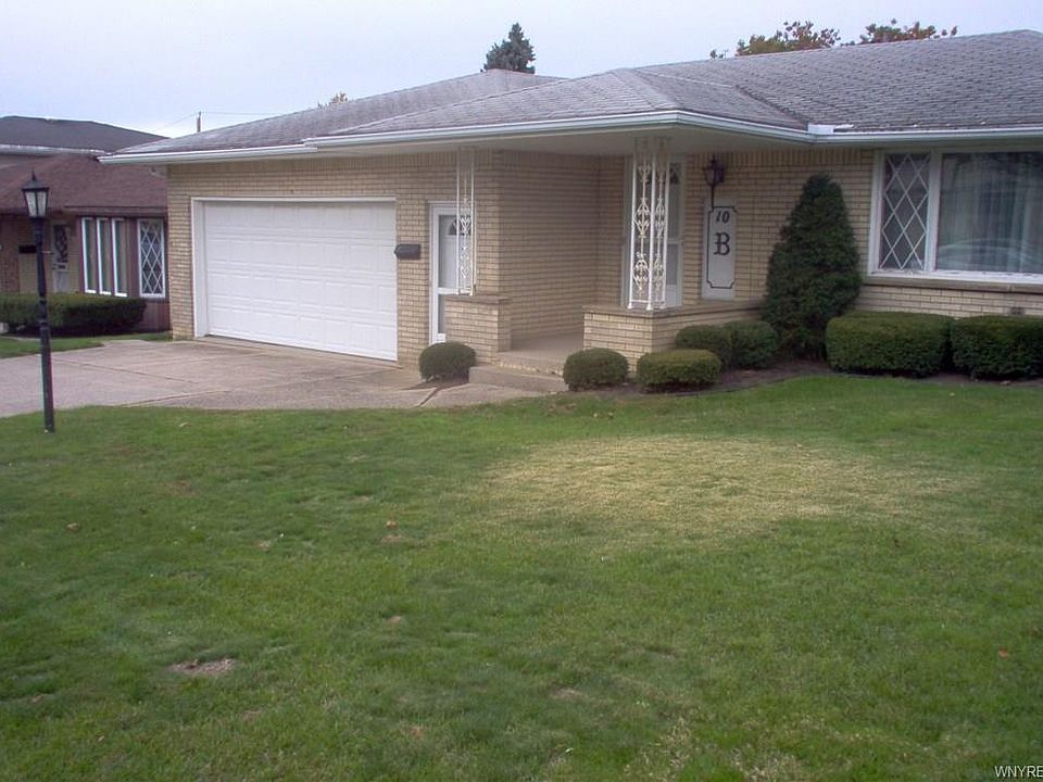 1st image of 10 Villa Moraine Dr