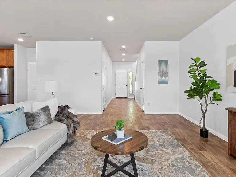 208 Callahan Ln — Photo 7