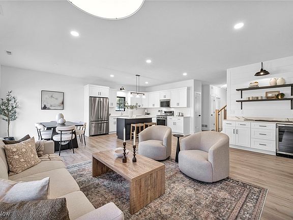 5th image of 6748 Benedict Dr