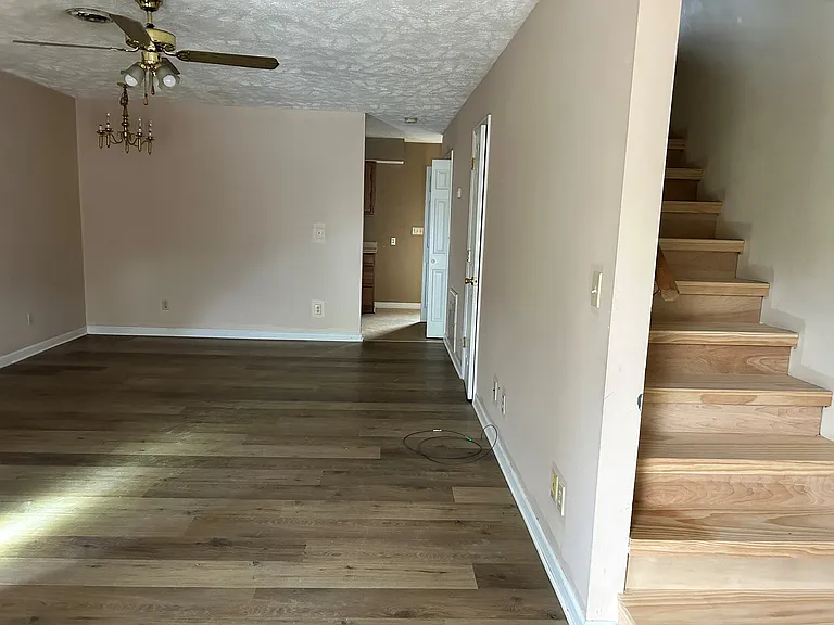 1117 E Main St #5 — Photo 2