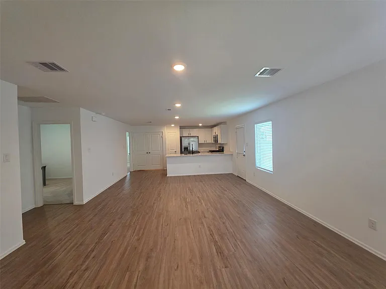 314 Riverwood Village Ln — Photo 3