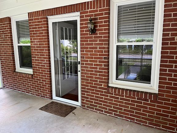 4th image of 113 Stewart Ave