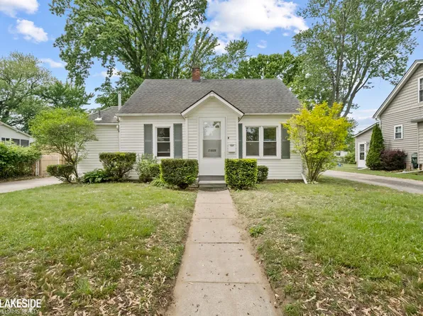 21828 Pleasant St, Saint Clair Shores, MI 48080