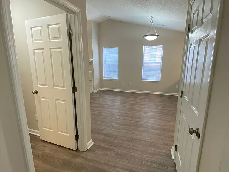 Meridian Park Apartments — Photo 331