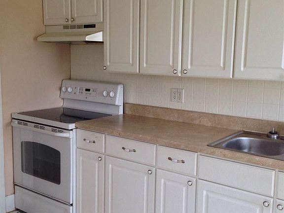 3rd image of 601 E Eureka Ave