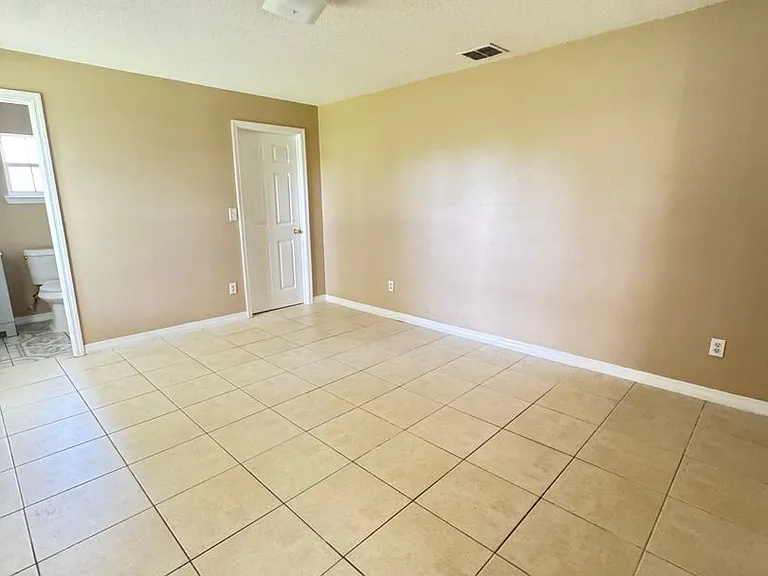 318 Ronnie Cir — Photo 7