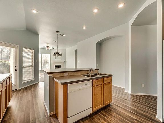 4th image of 4021 Malone Ave