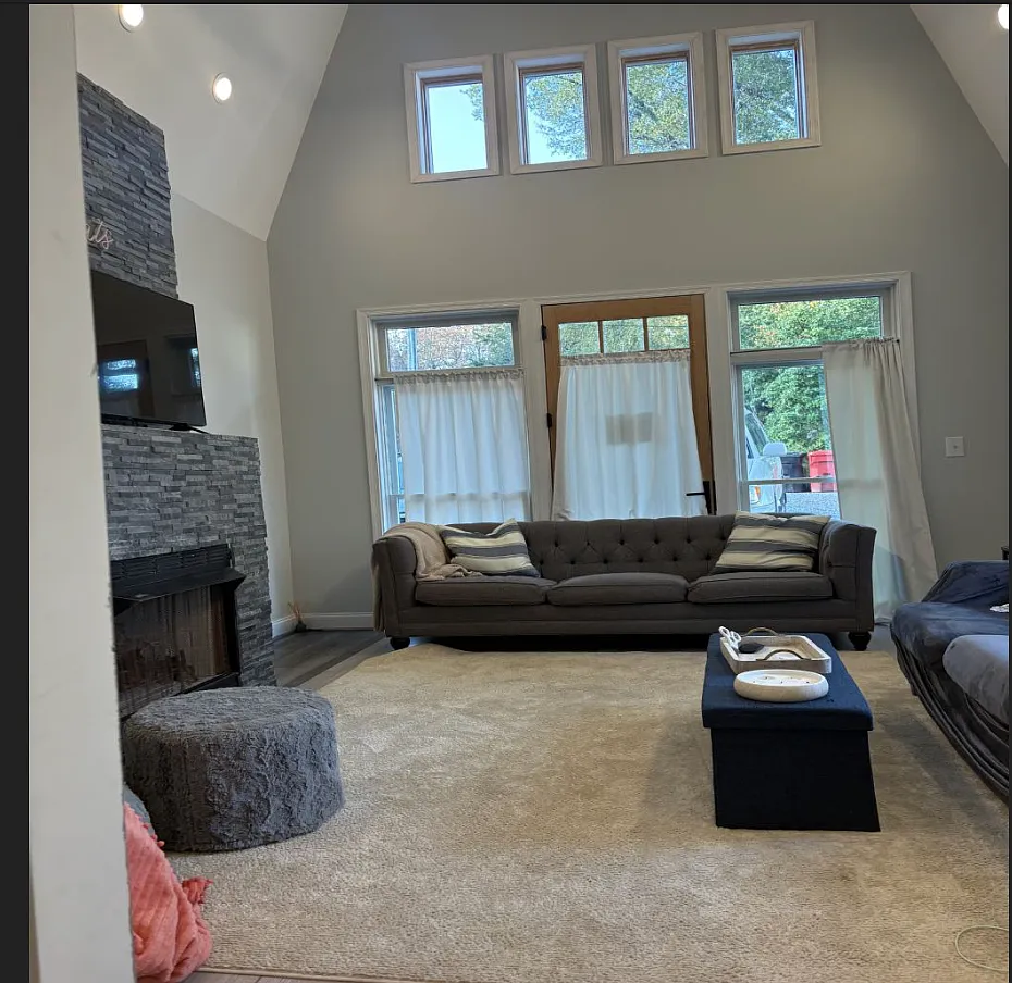 4 bed, 2.5 bath, 1768 sqft, $4,875 — Photo 2