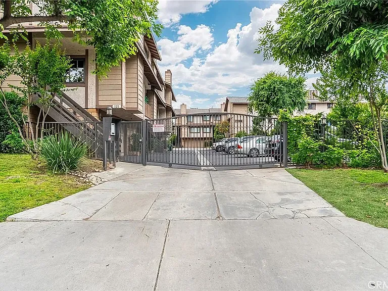 908 W Foothill Blvd #C — Photo 11