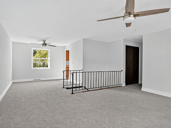 4th image of 526 Saint George Dr