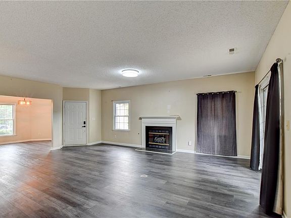 4th image of 922 Willow Pt