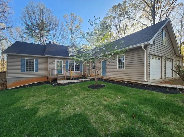 1137 Old Plantation Rd, Goodview, VA 24095