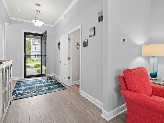 2nd image of 1450 Parish Way