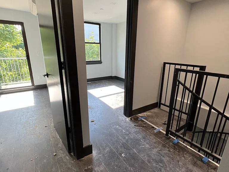 870 New York Ave #7 — Photo 6