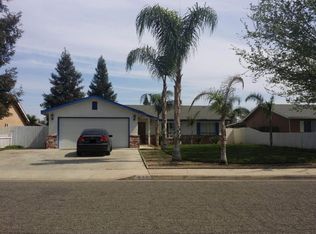 690 Sandy Ave, Farmersville, CA 93223