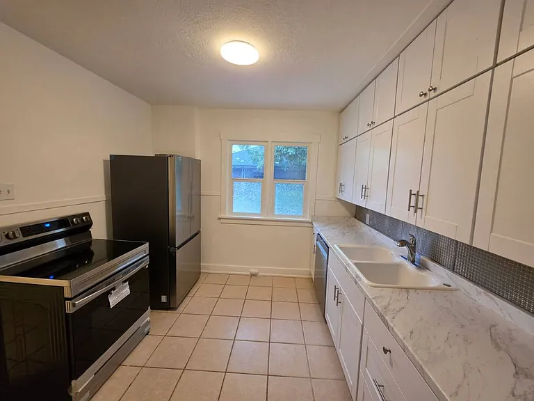 166 E Cleveland Ave — Photo 4