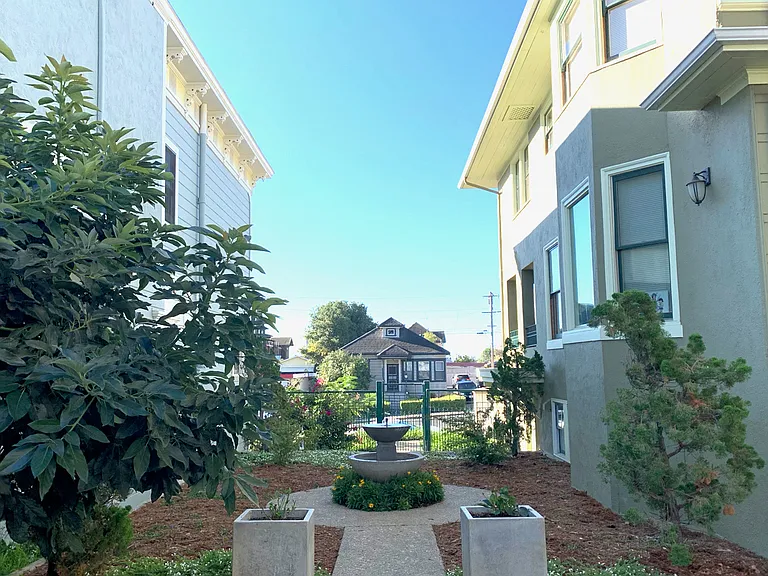 832 Georgia St #B — Photo 4