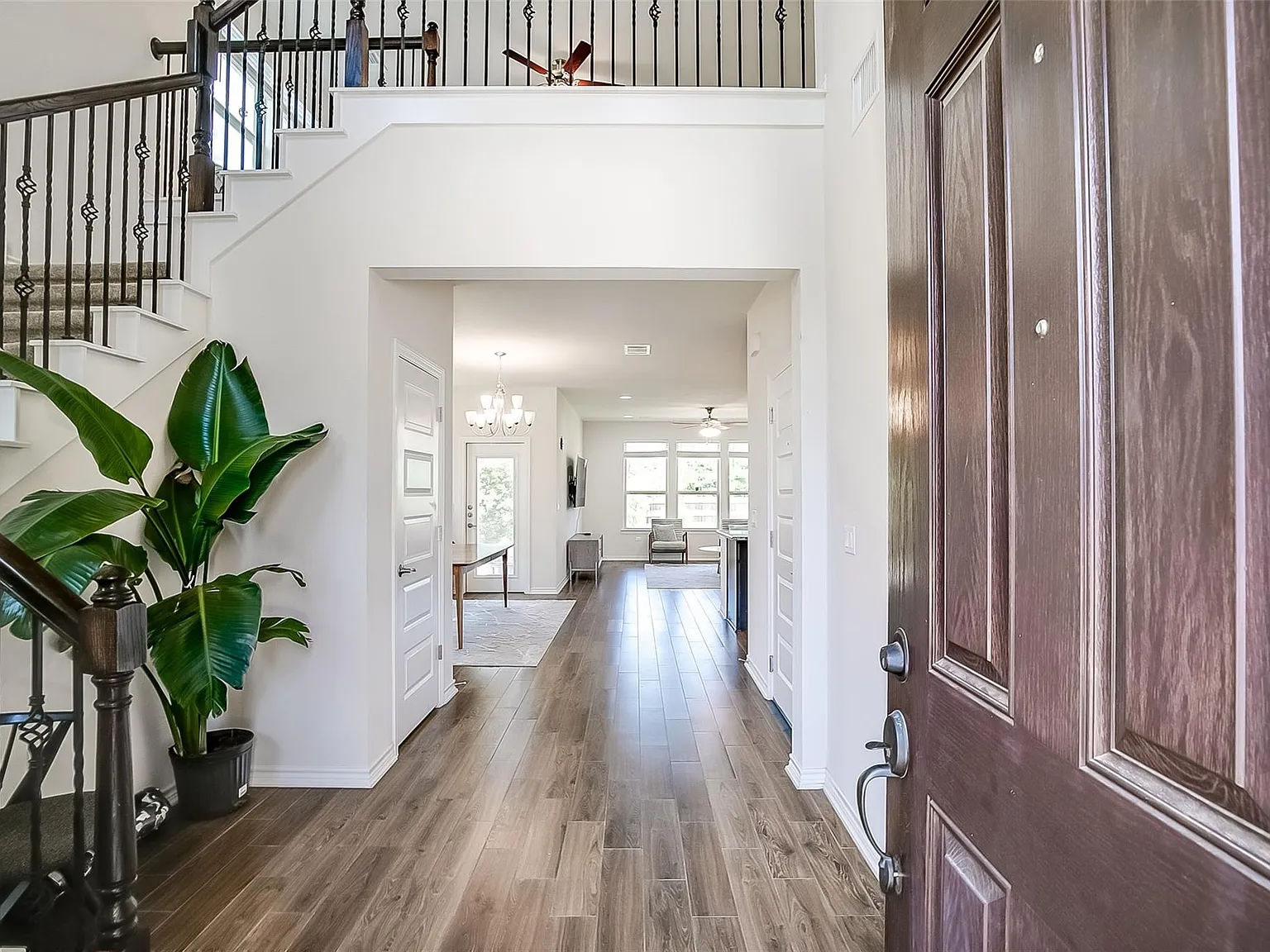 4 bed, 3.0 bath, 2611 sqft, $2,950 — Photo 4