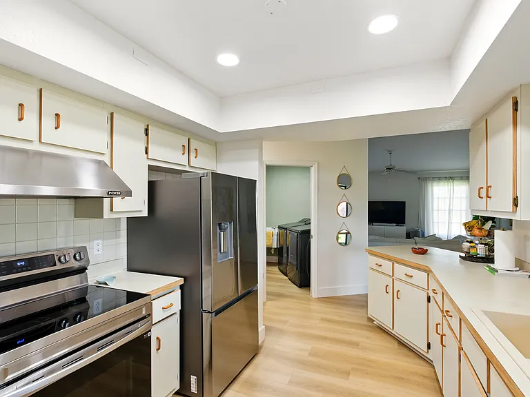 2039 Coral Point Dr — Photo 6