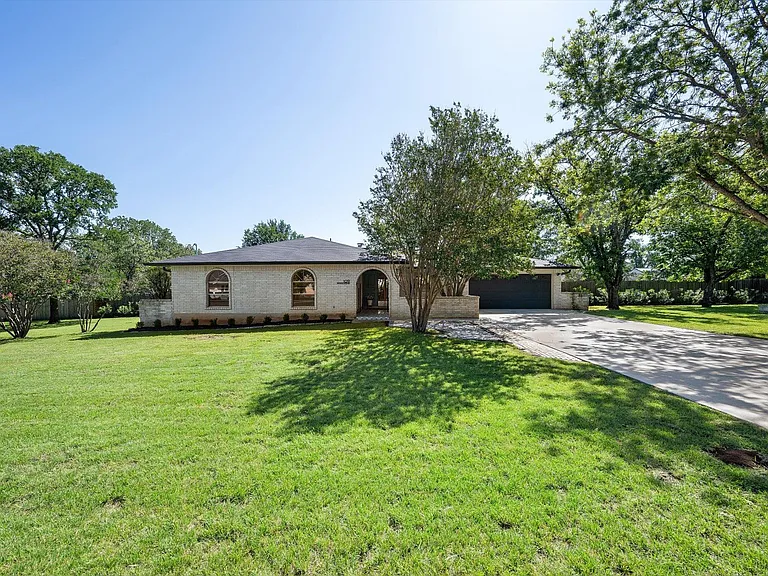 109 Woodland Rd — Photo 3