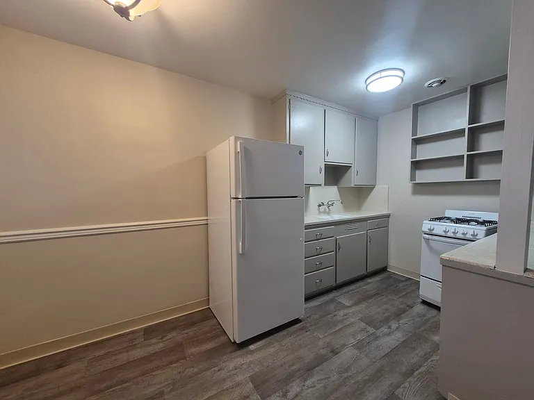 Fort Sutter Manor, Classic Midtown Living! — Photo 31