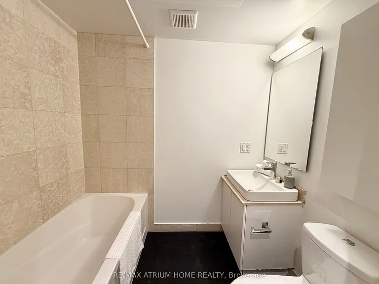 14 York St #1501 — Photo 10