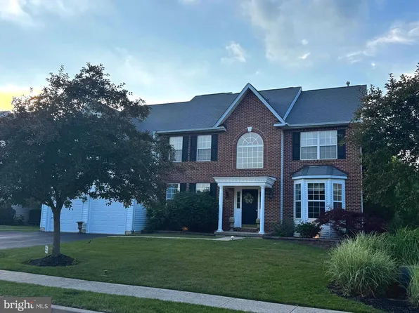 2519 Saint Victoria Dr, Gilbertsville, PA 19525