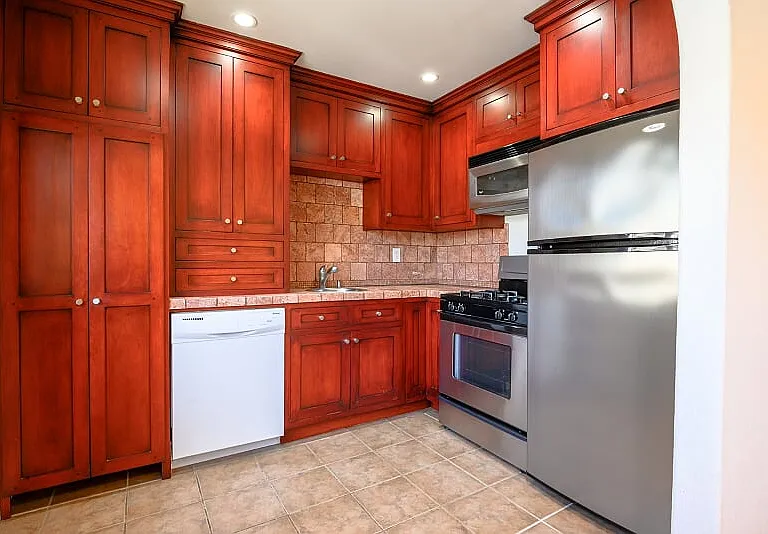 239 S Barrington Ave — Photo 5