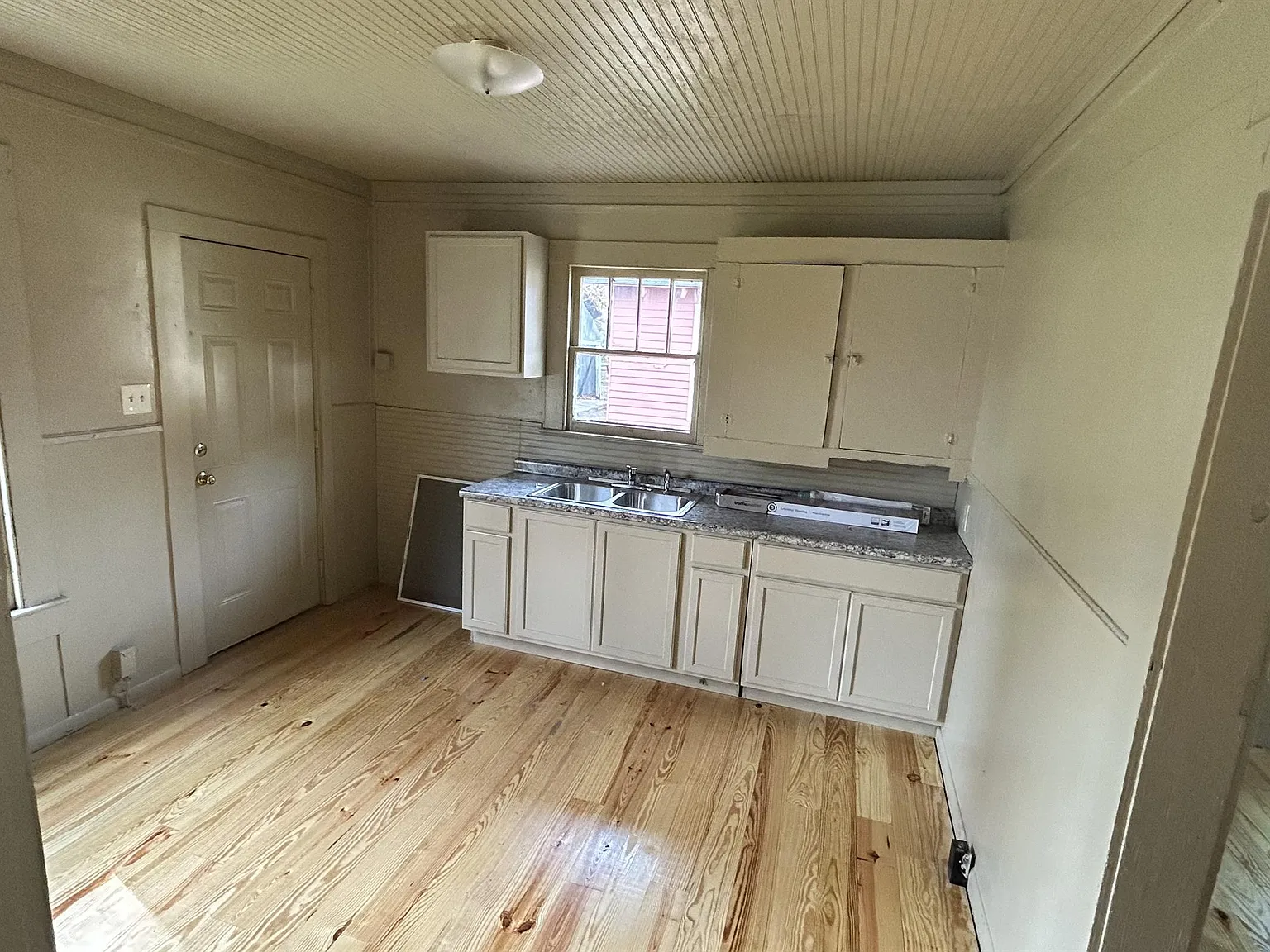 2742 Hollywood Street - 1 — Photo 4