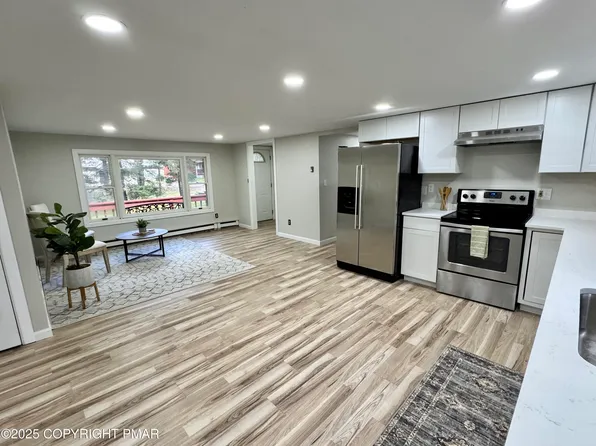 118 Owassa Dr, Pocono Lake, PA 18347