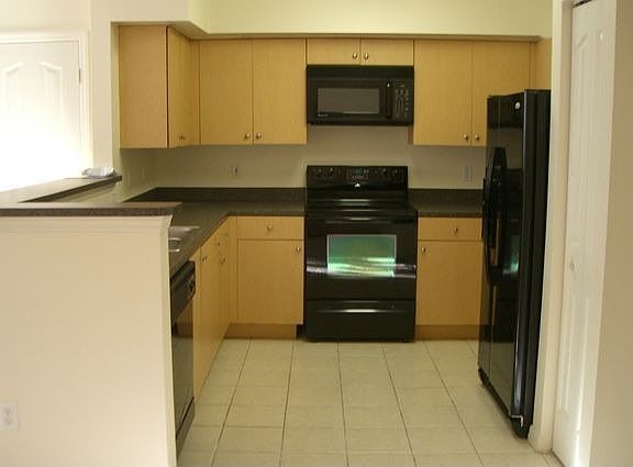 4th image of 708 Centervale Dr