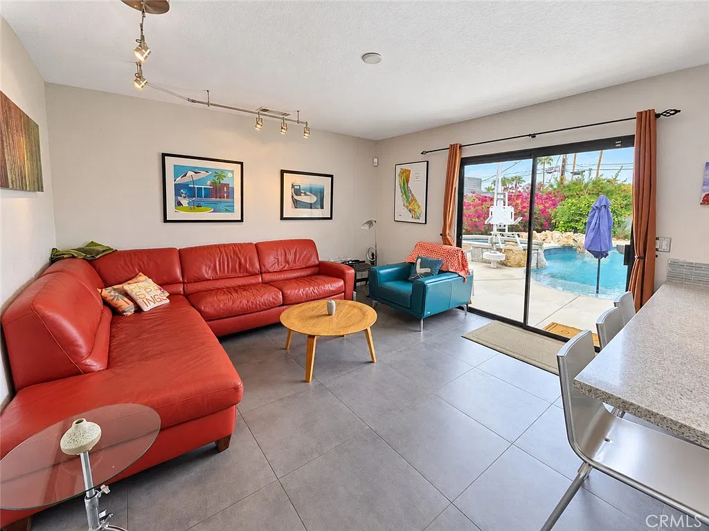 3 bed, 1875 sqft, $3,500 — Photo 2