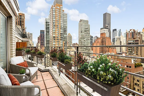 Sold by Compass | media 1