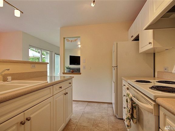 5th image of 10825 SE 200th St APT D202
