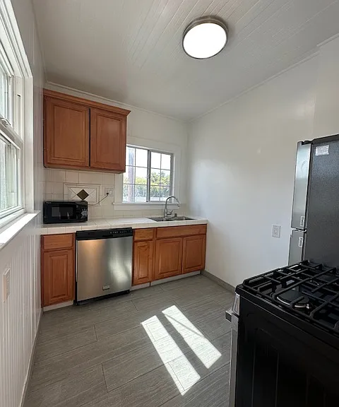 29 Brooks Ave #B — Photo 13