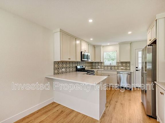 5th image of 3641 N Josephine St