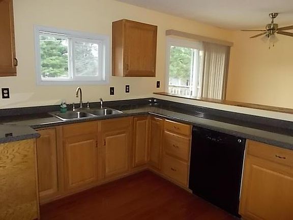 5th image of 42 Rosemary Ln SE