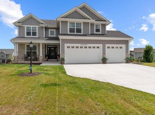 N47W22413 Woodleaf Way, Pewaukee, WI 53072