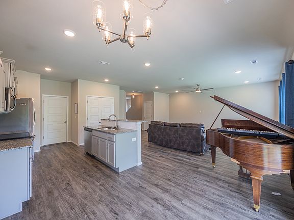 2nd image of 863 E Sparrow Cir