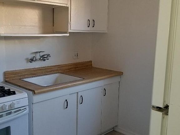 4th image of 361 Roycroft Ave