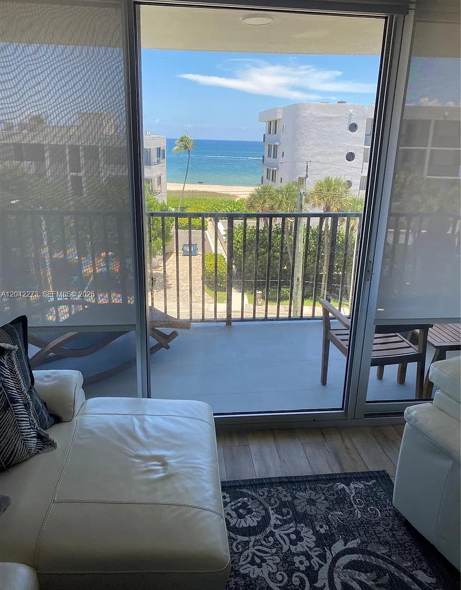 2 bed, 2.0 bath, 1338 sqft, $4,700 — Photo 4