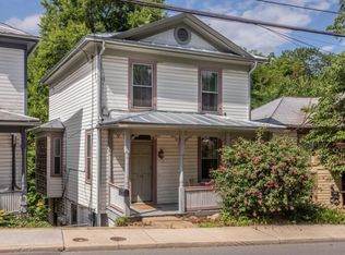 940 W Beverley St, Staunton, VA 24401