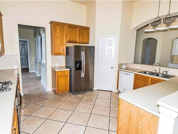 5th image of 3221 River Birch Dr