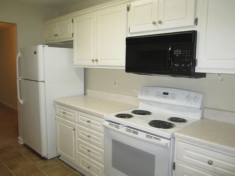 413 Northrop Pl — Photo 6