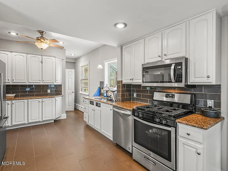 496 W Park Ave — Photo 11