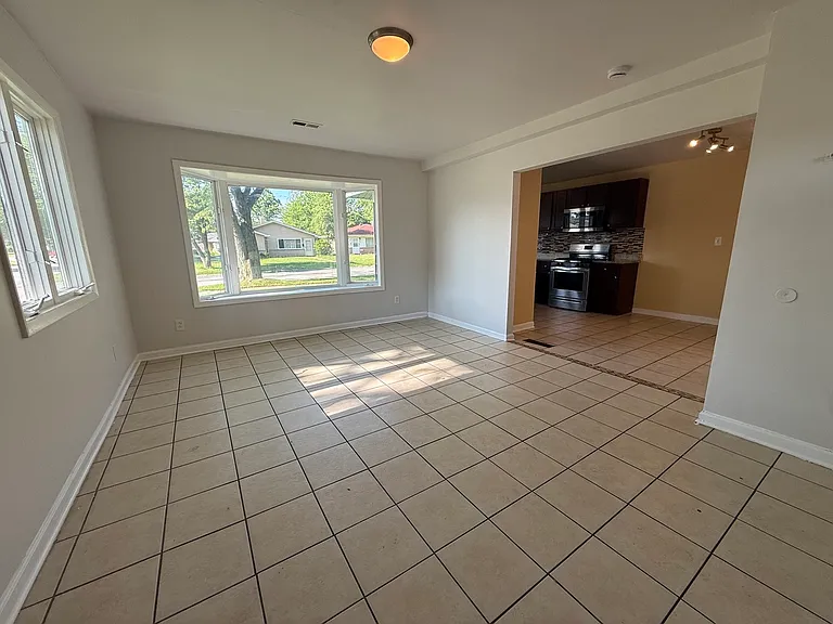 916 Williams St — Photo 3