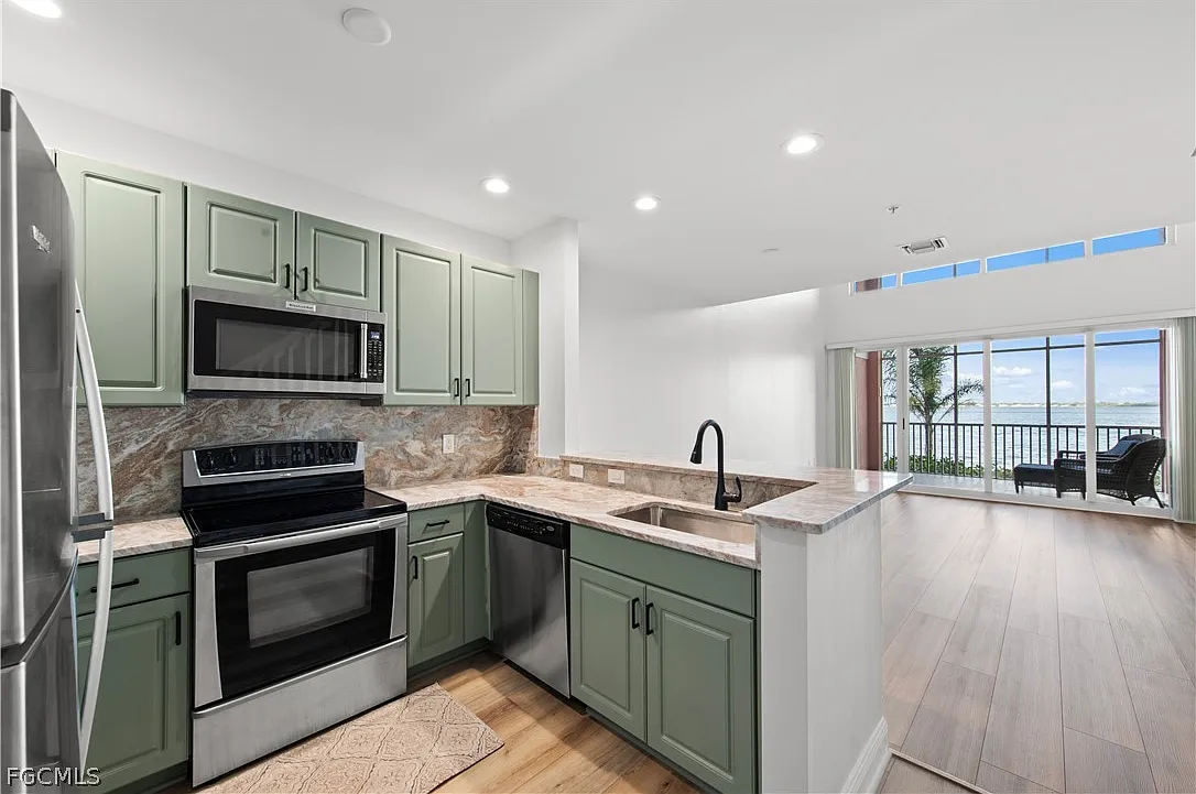 1 bed, 1.5 bath, 885 sqft, $2,300 — Photo 4